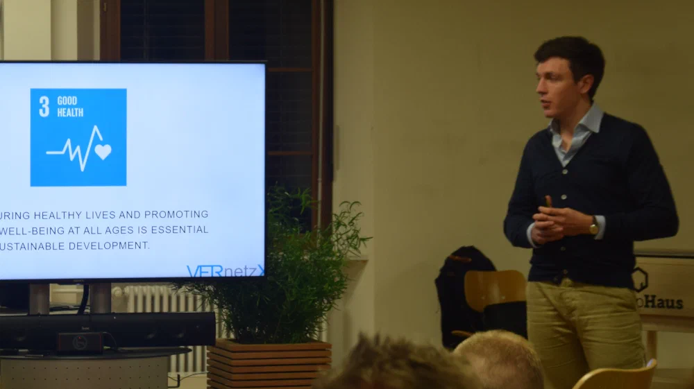 Felix Seifert presenting VERnetzX at SAP's Next-Gen meetup at Heidelberg.